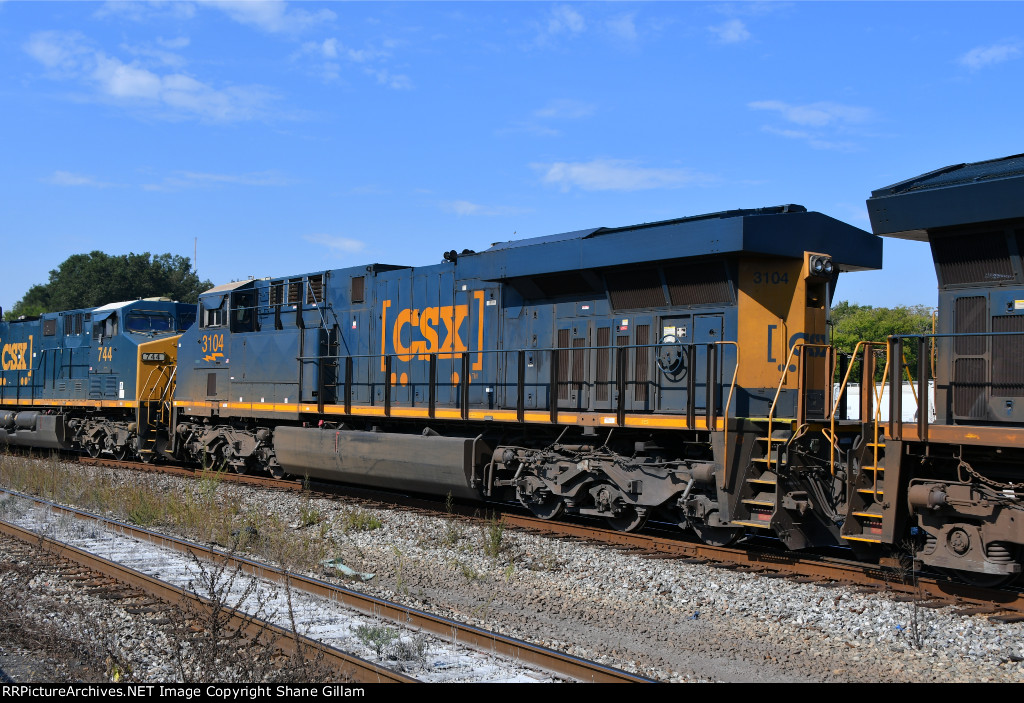 CSX 3104 Roster shot.